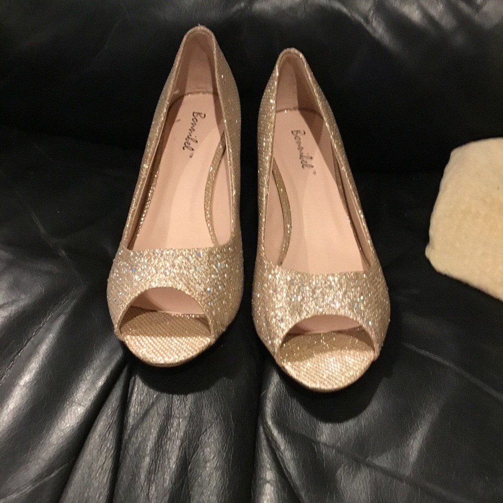 Gold glitter women’s size 10 dressy peep toe shoes, 2” kitten heel